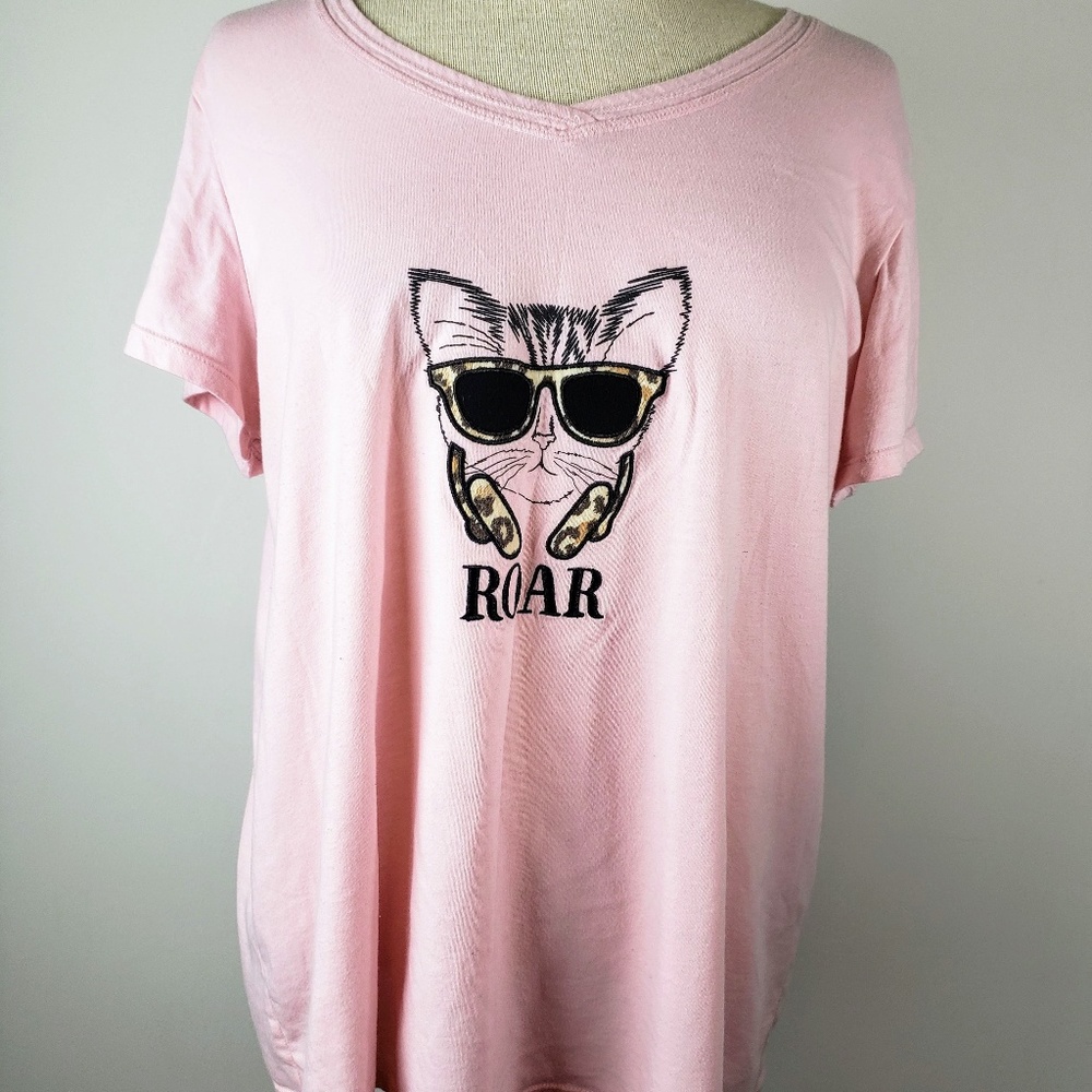 Roar Cat Headphone Pink T Shirt Pajama Top